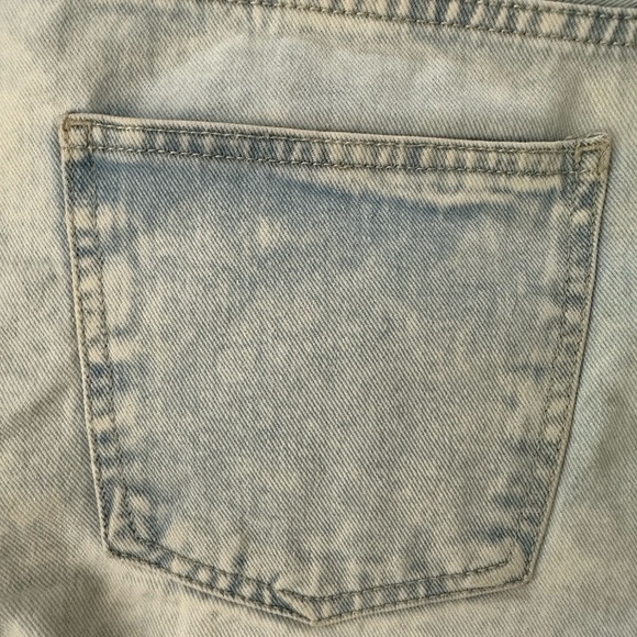 Refuge  Denim Mom Shorts Size 7 Jeans Acid Wash Light Cuff Zip Closure - Picture 7 of 8